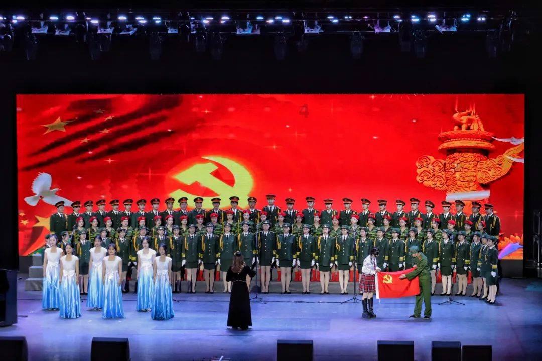 中国唯一“六星上将”，如今妻子101岁，儿子一个省长一个少将，他是谁？游戏画面