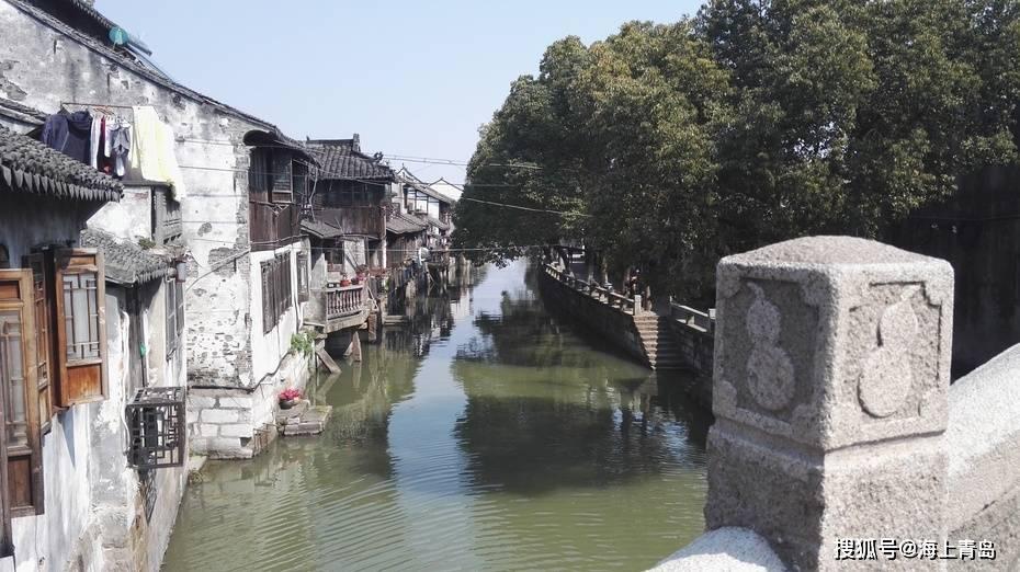 公司聚餐时，主管领导单独领着我向老板敬酒，这是提携我的意思吗？