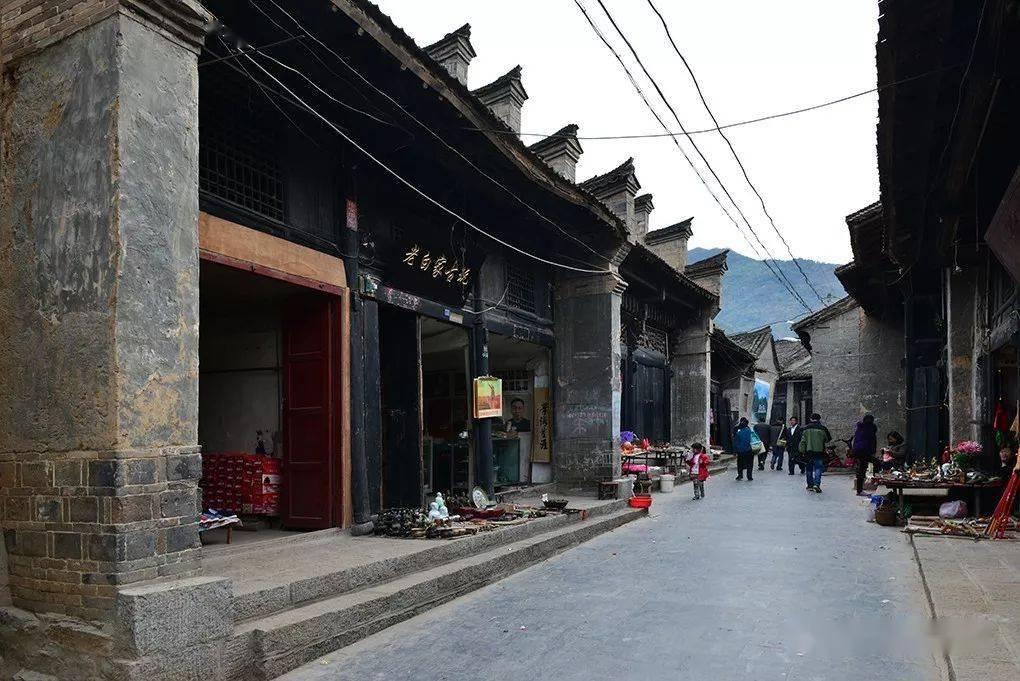 迈克尔·洛克菲勒:能继承石油帝国的他,怎么会死在食人族手里